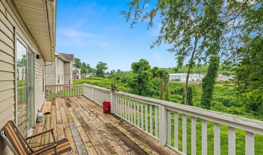 212 S Jackson St, Athens, TN 37303 - 2 Beds, 1 Bath