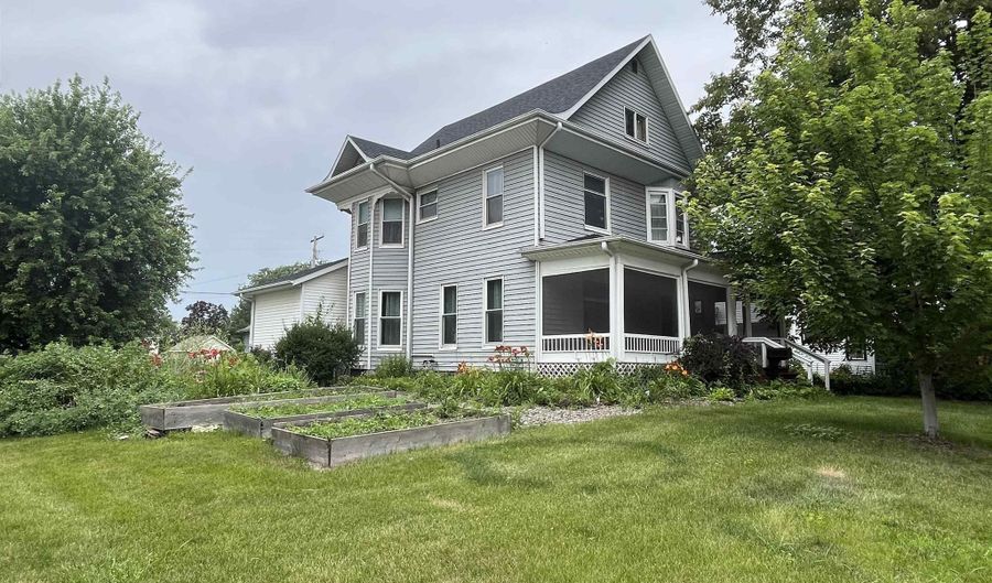 325 S Main St, Albia, IA 52531 - 5 Beds, 2 Bath