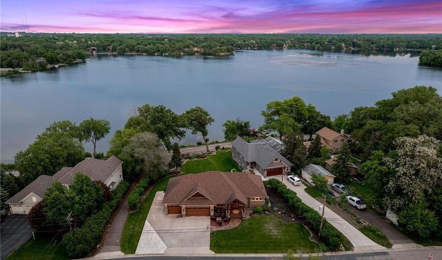 3420 Fairview Ave N, Arden Hills, MN 55112 - 4 Beds, 4 Bath