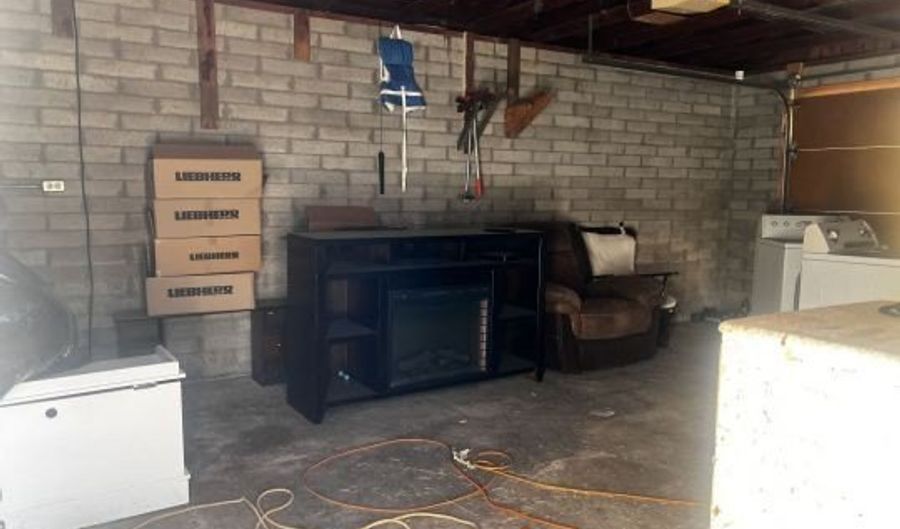 5875 S Old Oak St, Claypool, AZ 85532 - 3 Beds, 1 Bath
