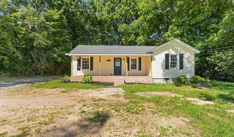 715 Main St S, Abbeville, SC 29620 - 3 Beds, 2 Bath