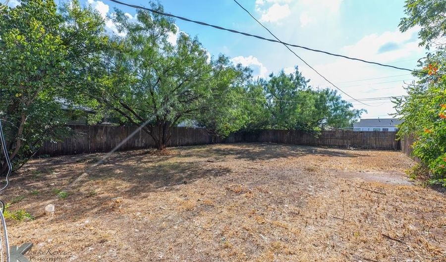1710 Oak St, Abilene, TX 79602 - 2 Beds, 1 Bath