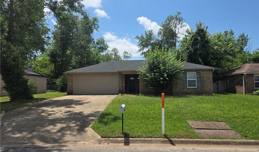 38 Burnett Cir, Bentonville, AR 72712 - 3 Beds, 2 Bath