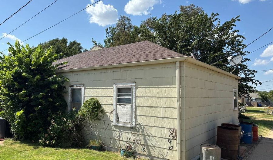 810 3rd St, Alva, OK 73717 - 3 Beds, 2 Bath