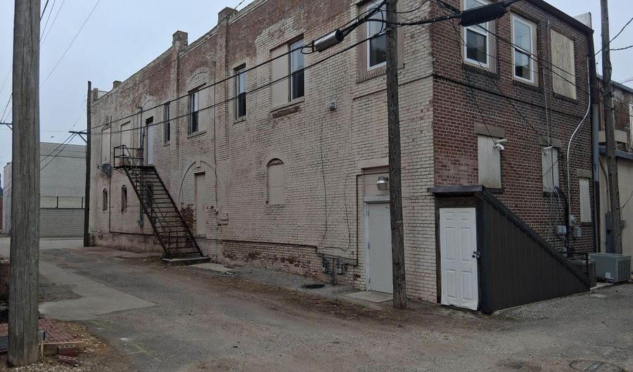 112 N Madison Ave, Aurora, MO 65605 - 4 Beds, 3 Bath