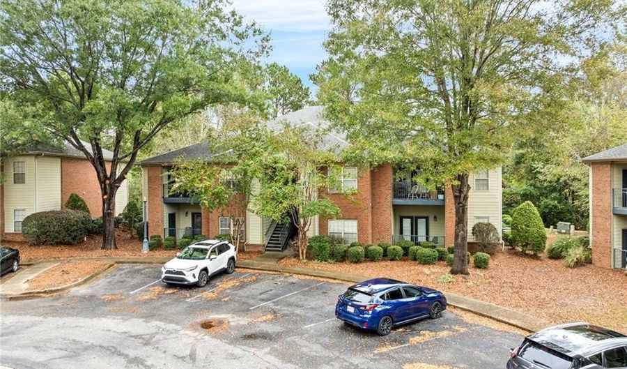 3297 S COLLEGE St, Auburn, AL 36830 - 2 Beds, 2 Bath