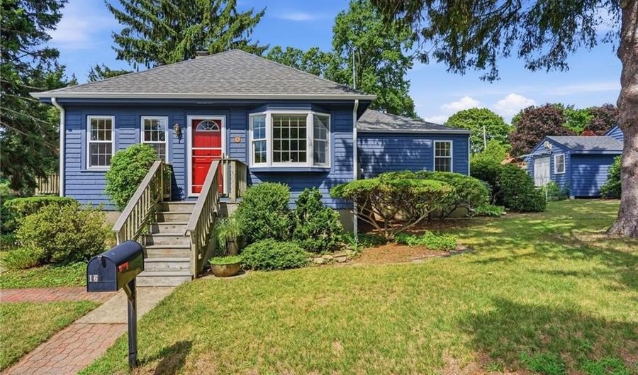 16 Brown Ave, Barrington, RI 02806 - 3 Beds, 2 Bath