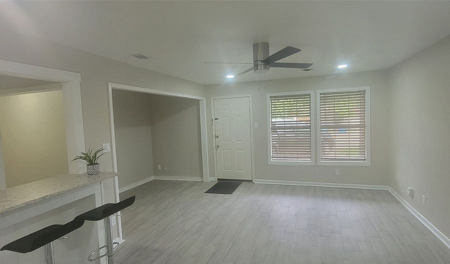 716 N Cummings Dr, Alvarado, TX 76009 - 3 Beds, 1 Bath