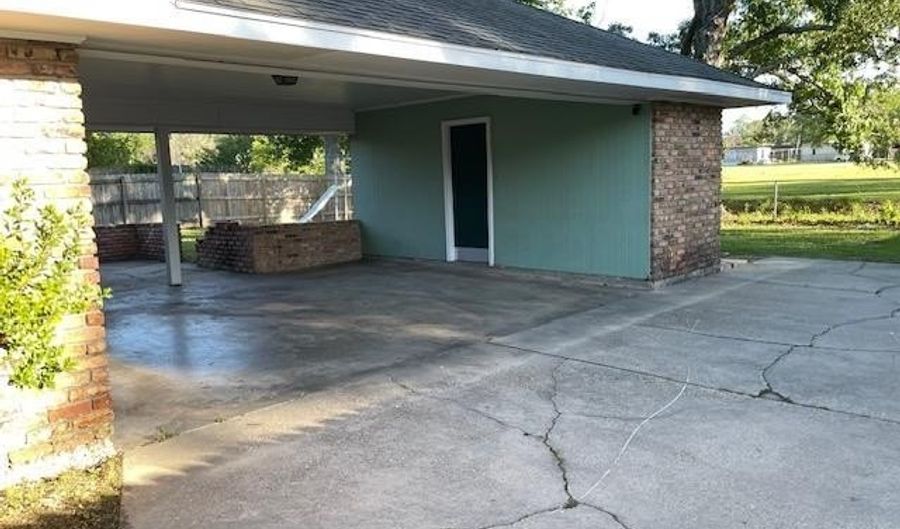 15016 Lynbrook Dr, Baton Rouge, LA 70816 - 3 Beds, 2 Bath