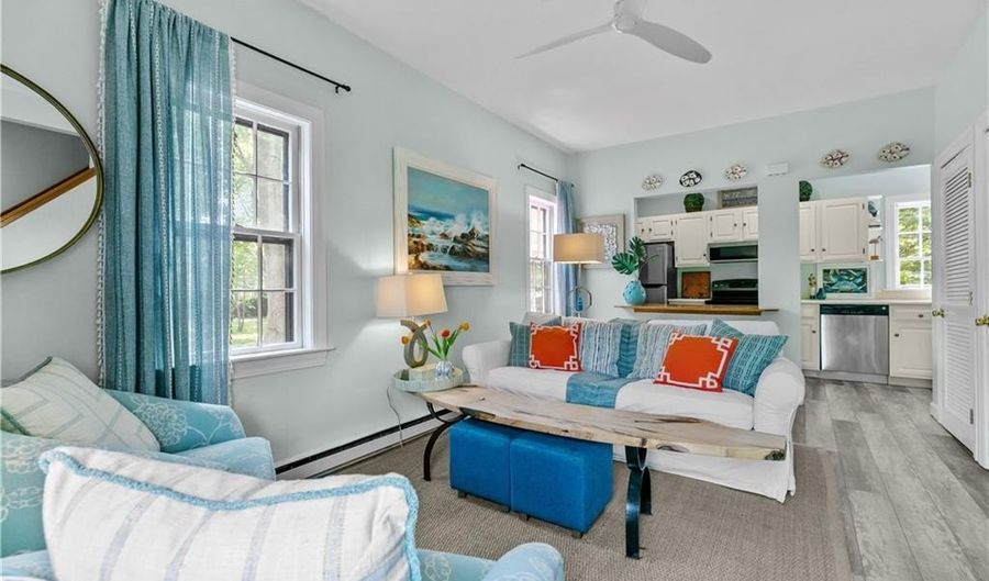97 Narragansett Ave C4, Newport, RI 02840 - 2 Beds, 1 Bath