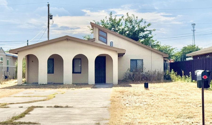 2305 Violet St, Carlsbad, NM 88220 - 3 Beds, 2 Bath