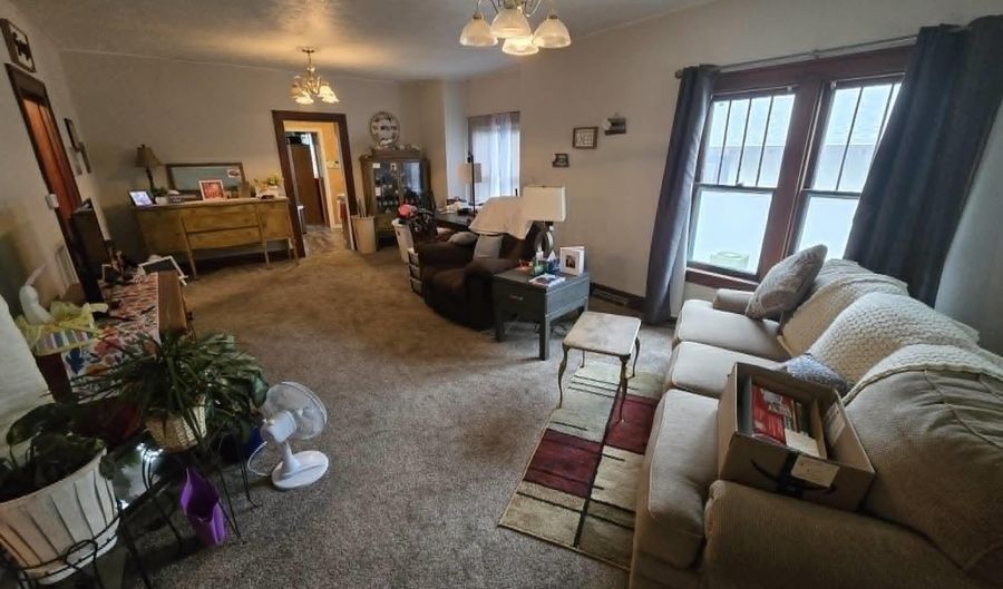 714 N 10th St, Beatrice, NE 68310 - 2 Beds, 2 Bath