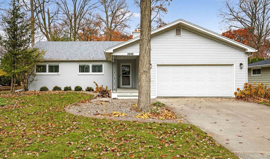 1040 E MOORPARK Ave, Appleton, WI 54911 - 2 Beds, 2 Bath