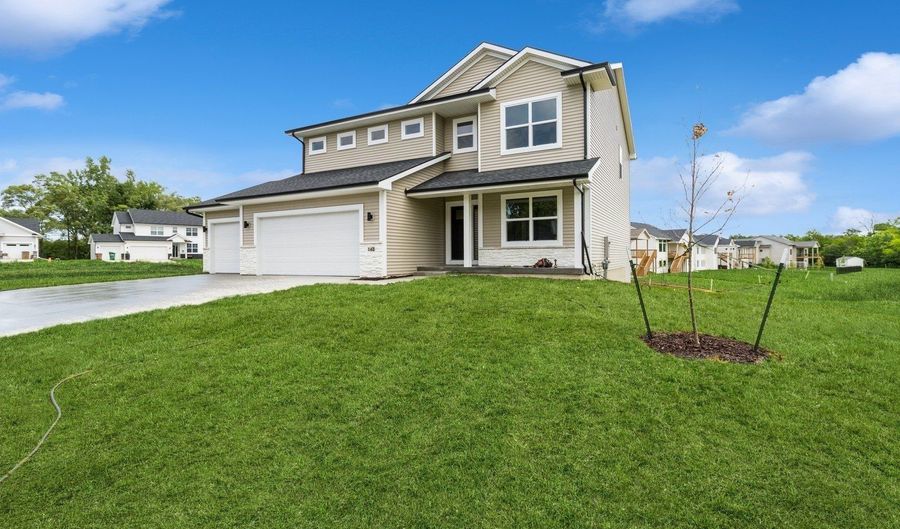 143 10th Ave NE, Altoona, IA 50009 - 5 Beds, 4 Bath