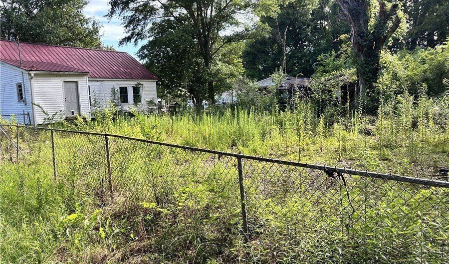 621 3rd Ave SE, Aliceville, AL 35442 - 2 Beds, 1 Bath