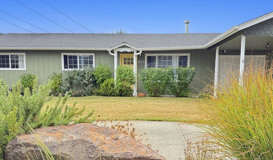 803 PIONEER Rd, Brookings, OR 97415 - 3 Beds, 2 Bath