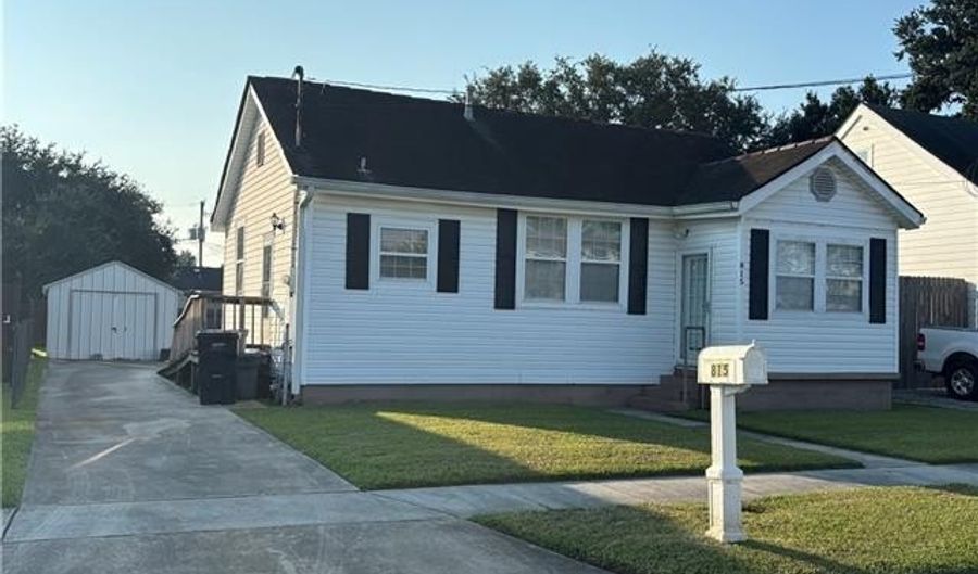 815 LEBEAU St, Arabi, LA 70032 - 2 Beds, 1 Bath
