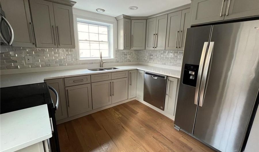 5 Church St 1, East Greenwich, RI 02818 - 3 Beds, 1 Bath