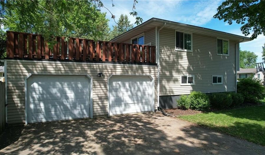 1715 Gateway Dr, Albert Lea, MN 56007 - 3 Beds, 3 Bath