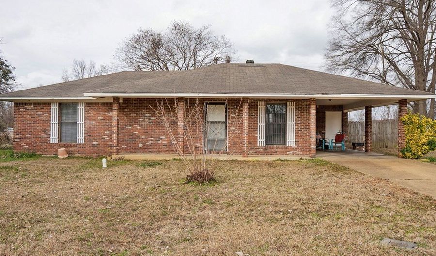202 Gay St, Batesville, MS 38606 - 3 Beds, 2 Bath