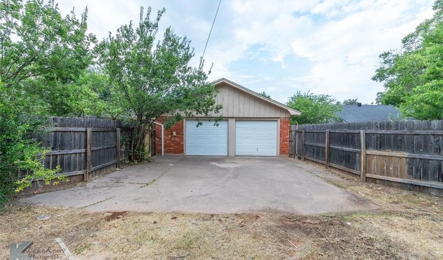 3302 High Meadows Dr, Abilene, TX 79605 - 4 Beds, 2 Bath