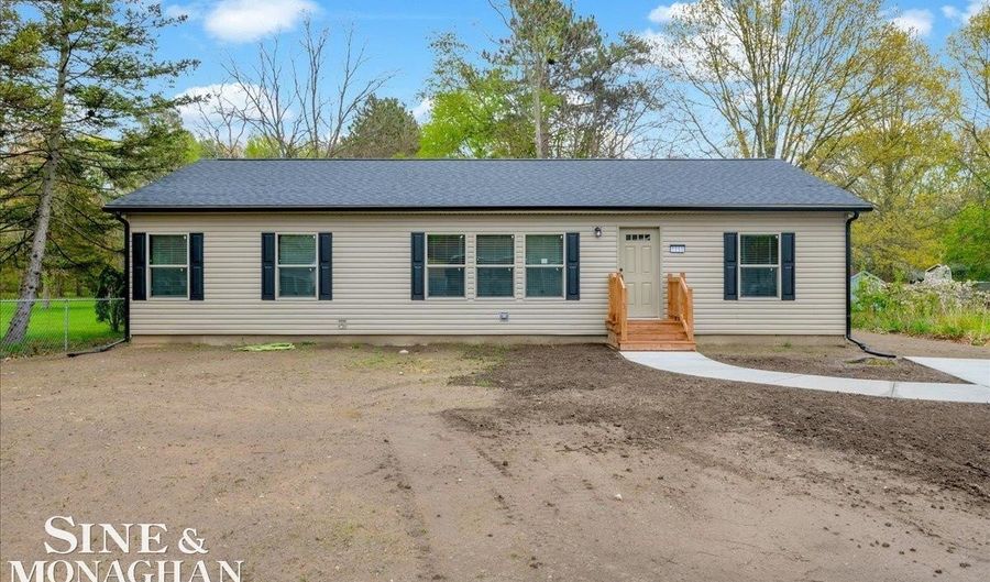 2060 Washington St, Algonac, MI 48001 - 3 Beds, 2 Bath