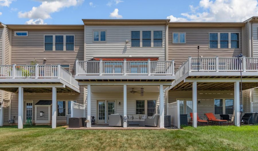 26065 HUNTWICK GLEN Sq, Aldie, VA 20105 - 3 Beds, 4 Bath