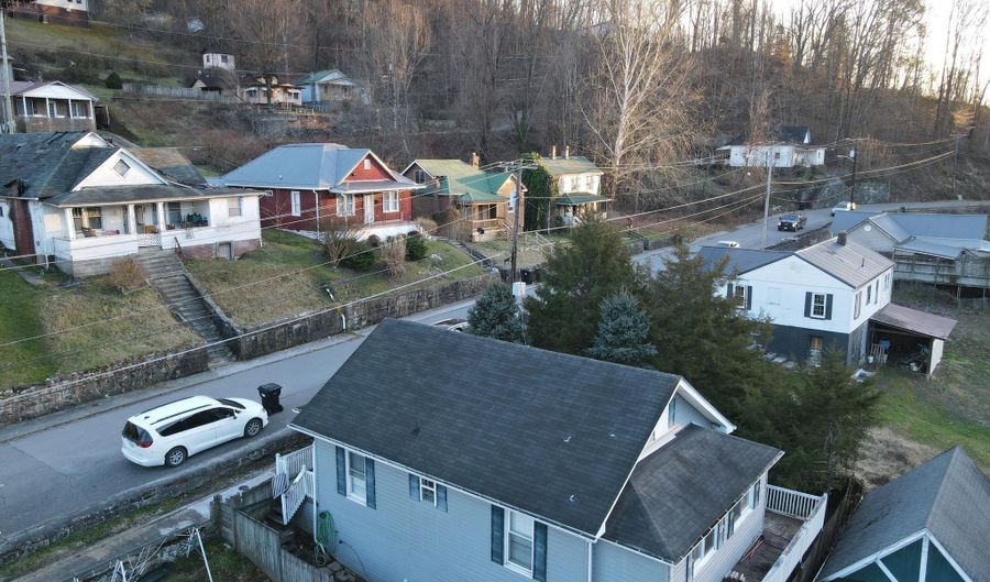 127 Brown St, Appalachia, VA 24216 - 3 Beds, 2 Bath