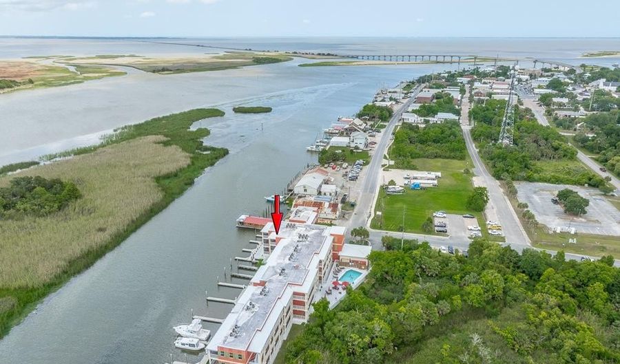 329 Water St, Apalachicola, FL 32320 - 2 Beds, 2 Bath