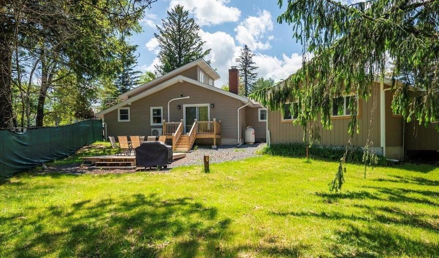 37 High Ridge Rd, Albrightsville, PA 18210 - 3 Beds, 2 Bath
