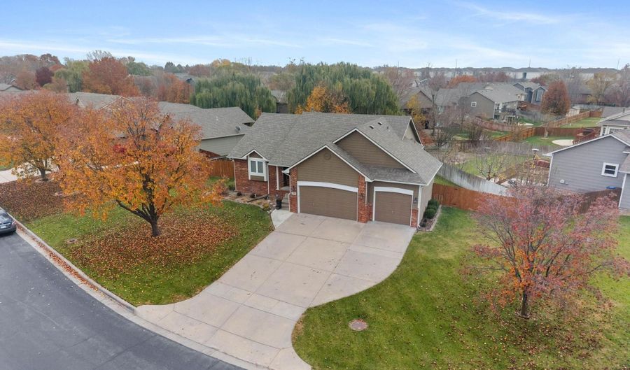 220 S Onewood Dr, Andover, KS 67002 - 4 Beds, 3 Bath