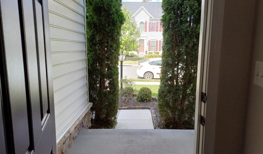 25501 EMERSON OAKS Dr, Aldie, VA 20105 - 5 Beds, 5 Bath