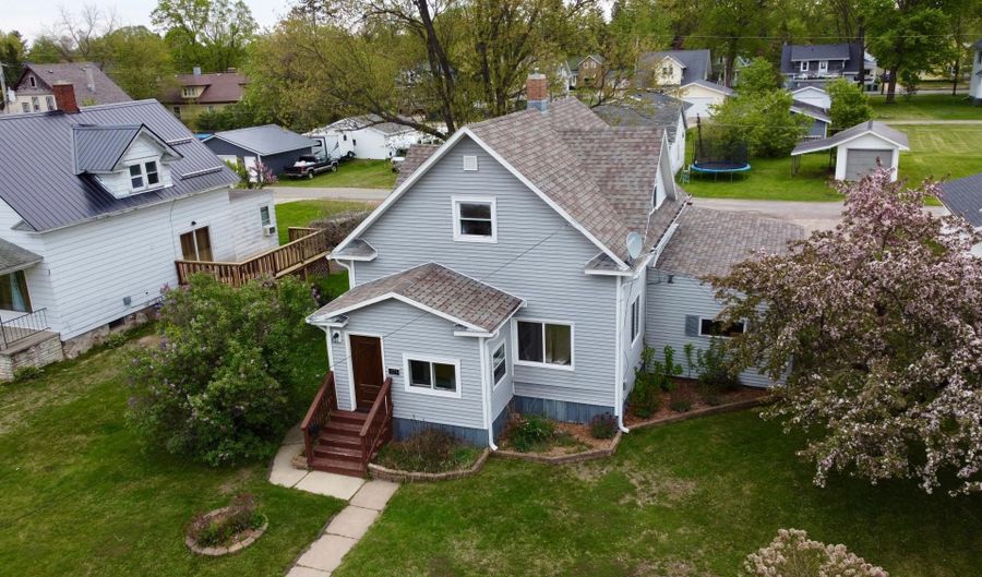 325 HUDSON St, Antigo, WI 54409 - 3 Beds, 2 Bath