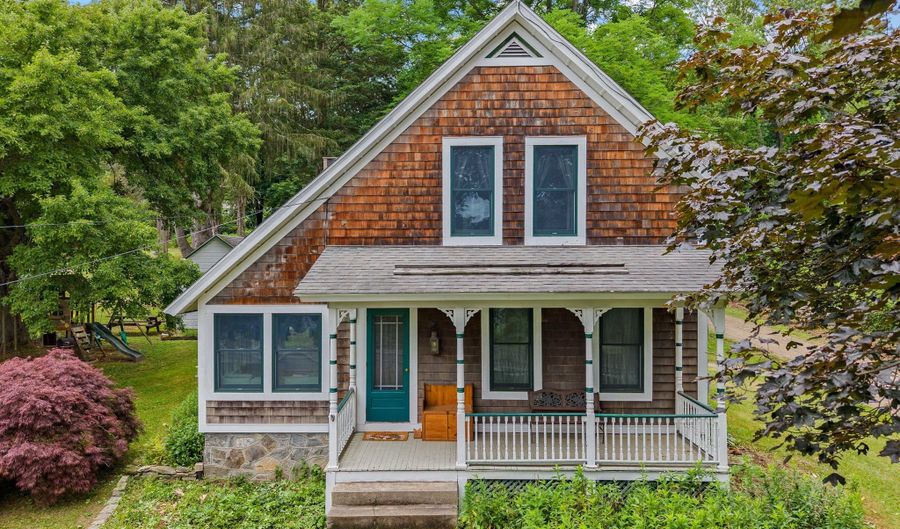 18 Cards Mill Rd, Columbia, CT 06237 - 3 Beds, 2 Bath
