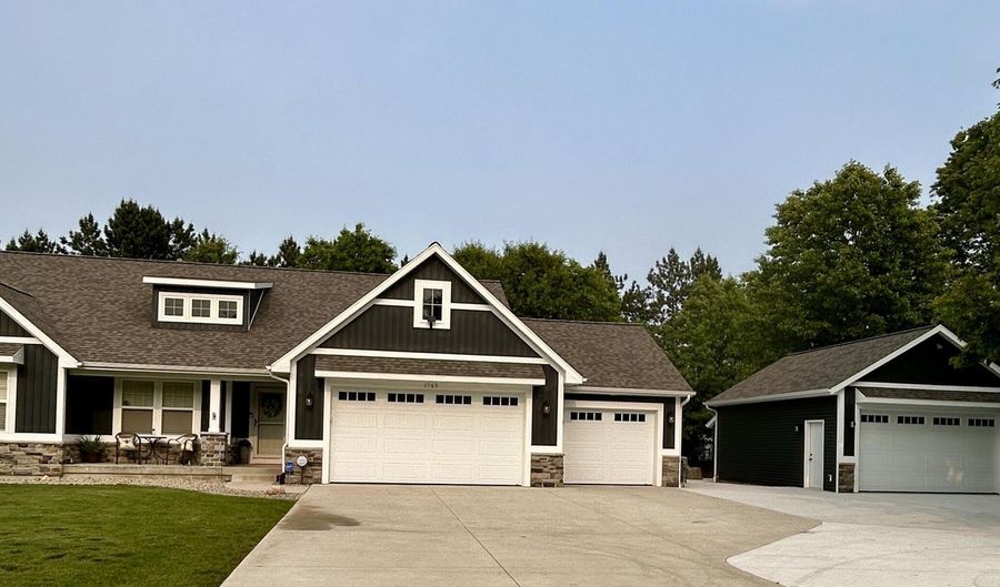 1749 Fairview Dr, Allegan, MI 49010 - 4 Beds, 4 Bath