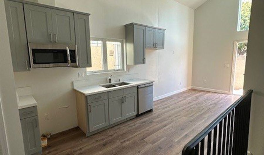 5507 S Manhattan Pl, Los Angeles, CA 90062 - 12 Beds, 8 Bath