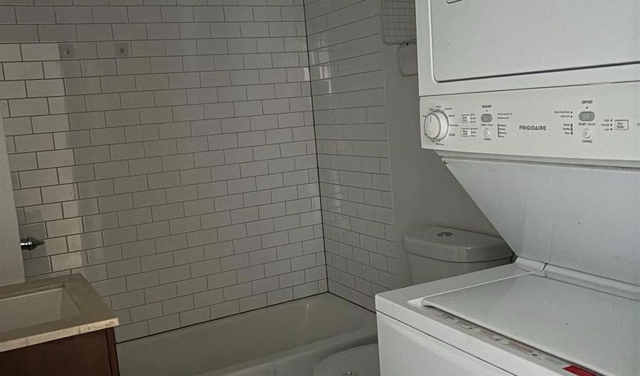 178 ORIENT St 2, Bayonne, NJ 07002 - 3 Beds, 1 Bath