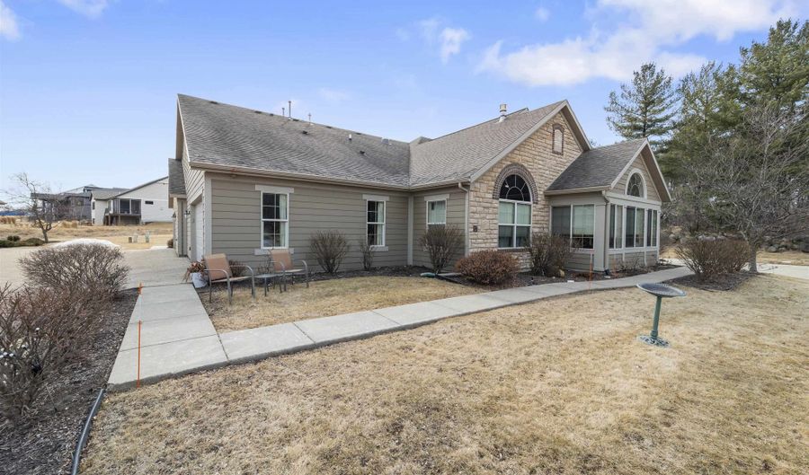 53 Harvest Way, Fitchburg, WI 53711 - 2 Beds, 2 Bath