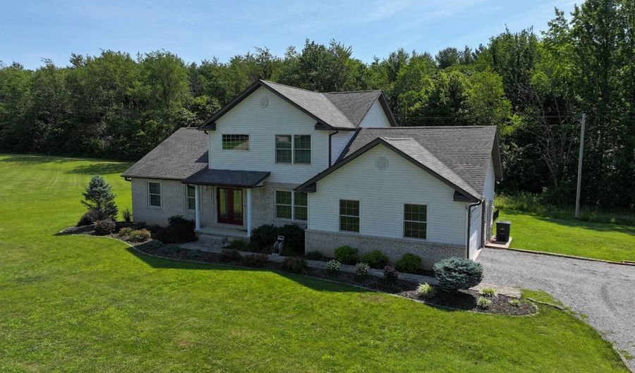 106 Flower Dr, Albion, IL 62806 - 3 Beds, 3 Bath