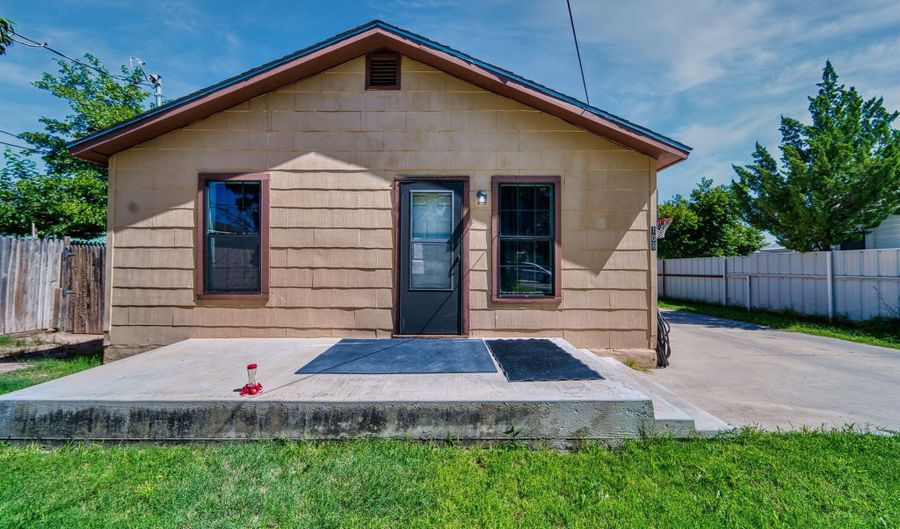 108 S Fifth St, Carlsbad, NM 88220 - 2 Beds, 1 Bath