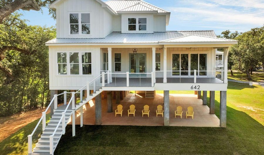642 N Beach Blvd, Bay St. Louis, MS 39520 - 5 Beds, 4 Bath