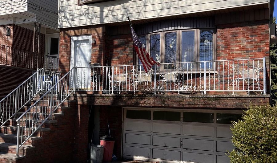 17 WEST Dr, Bayonne, NJ 07002 - 6 Beds, 4 Bath