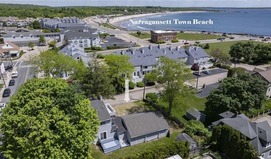 16 Courtway St, Narragansett, RI 02882 - 4 Beds, 2 Bath