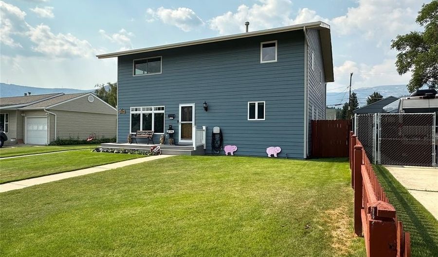 1605 Ogden St, Anaconda, MT 59711 - 5 Beds, 4 Bath