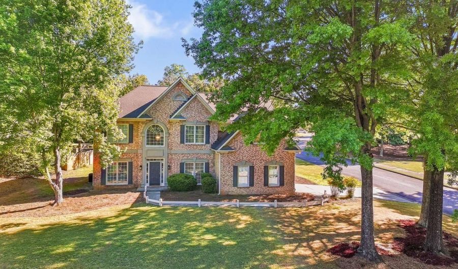 12350 Clairmonte Ave, Alpharetta, GA 30009 - 4 Beds, 3 Bath