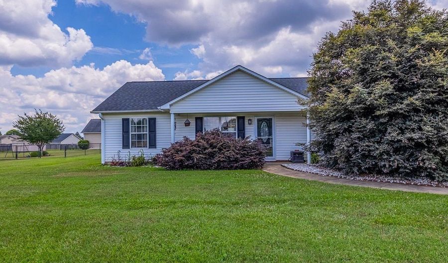 508 White Rose Ln, Boiling Springs, SC 29316 - 3 Beds, 2 Bath