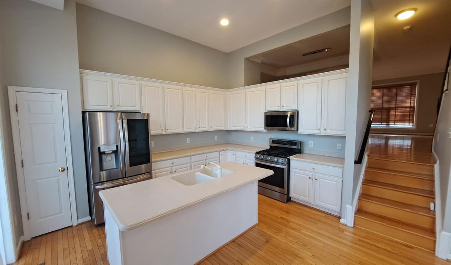 7738 HERITAGE WOODS Way, Annandale, VA 22003 - 3 Beds, 4 Bath