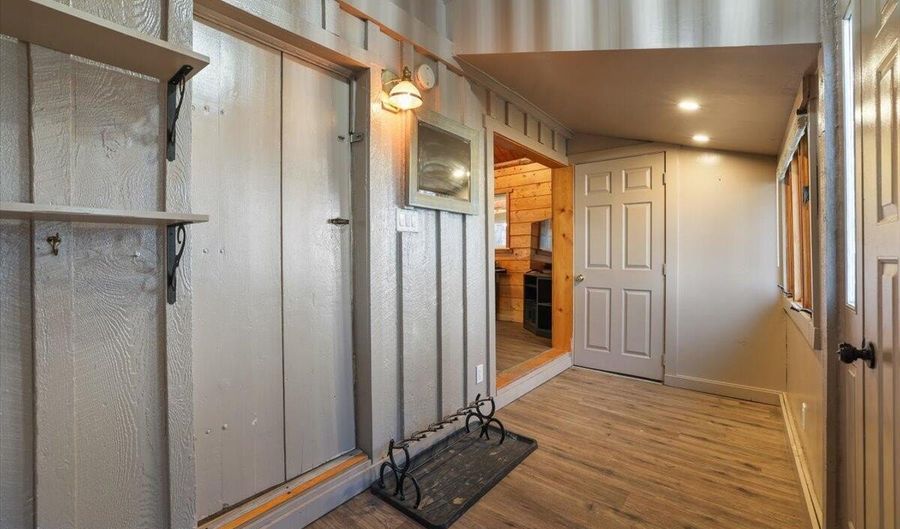 16 FOOTHILL Blvd, Alpine, WY 83128 - 1 Beds, 1 Bath