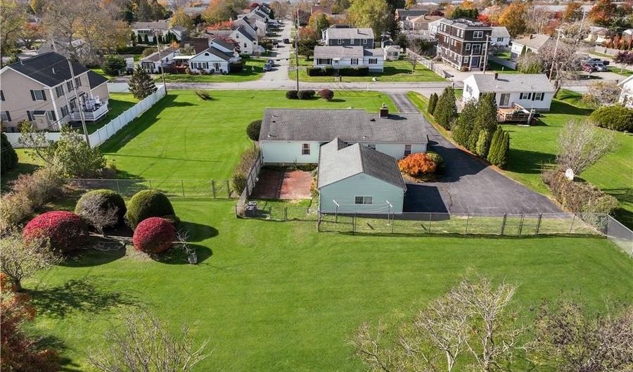 118 Wolcott Ave, Middletown, RI 02842 - 3 Beds, 2 Bath