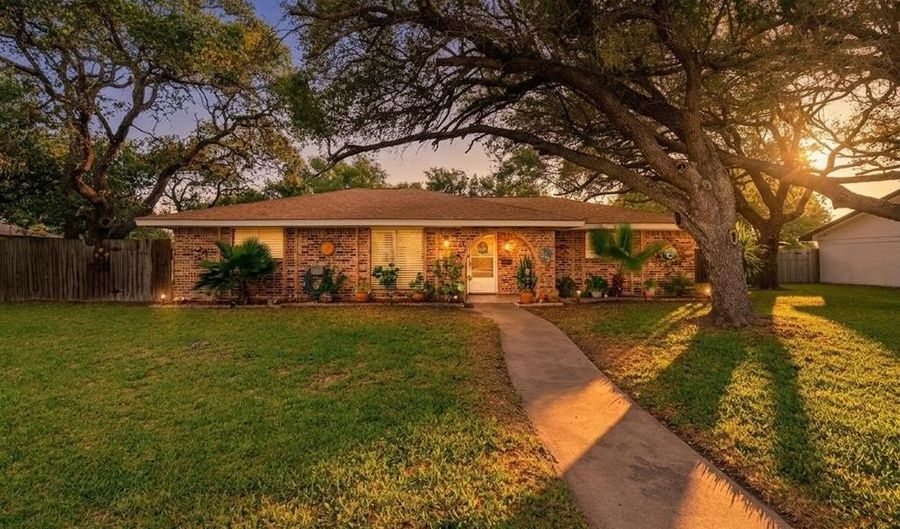 1638 Palm, Aransas Pass, TX 78336 - 3 Beds, 2 Bath